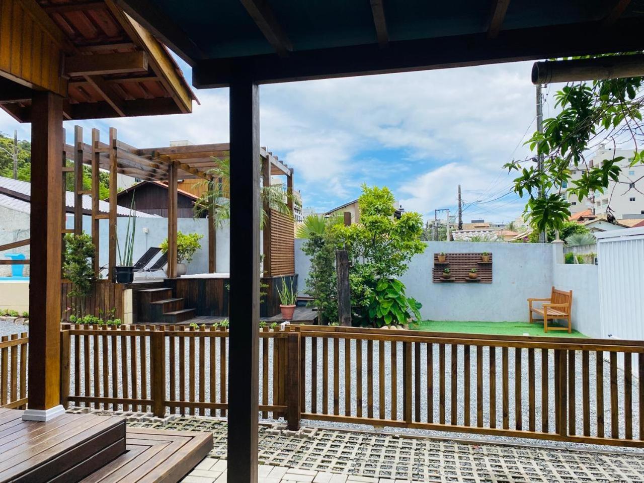Residencial Com Piscina Possui Jacuzzi Aquecida Com Hidromassagem Villa Bombinhas Exterior photo