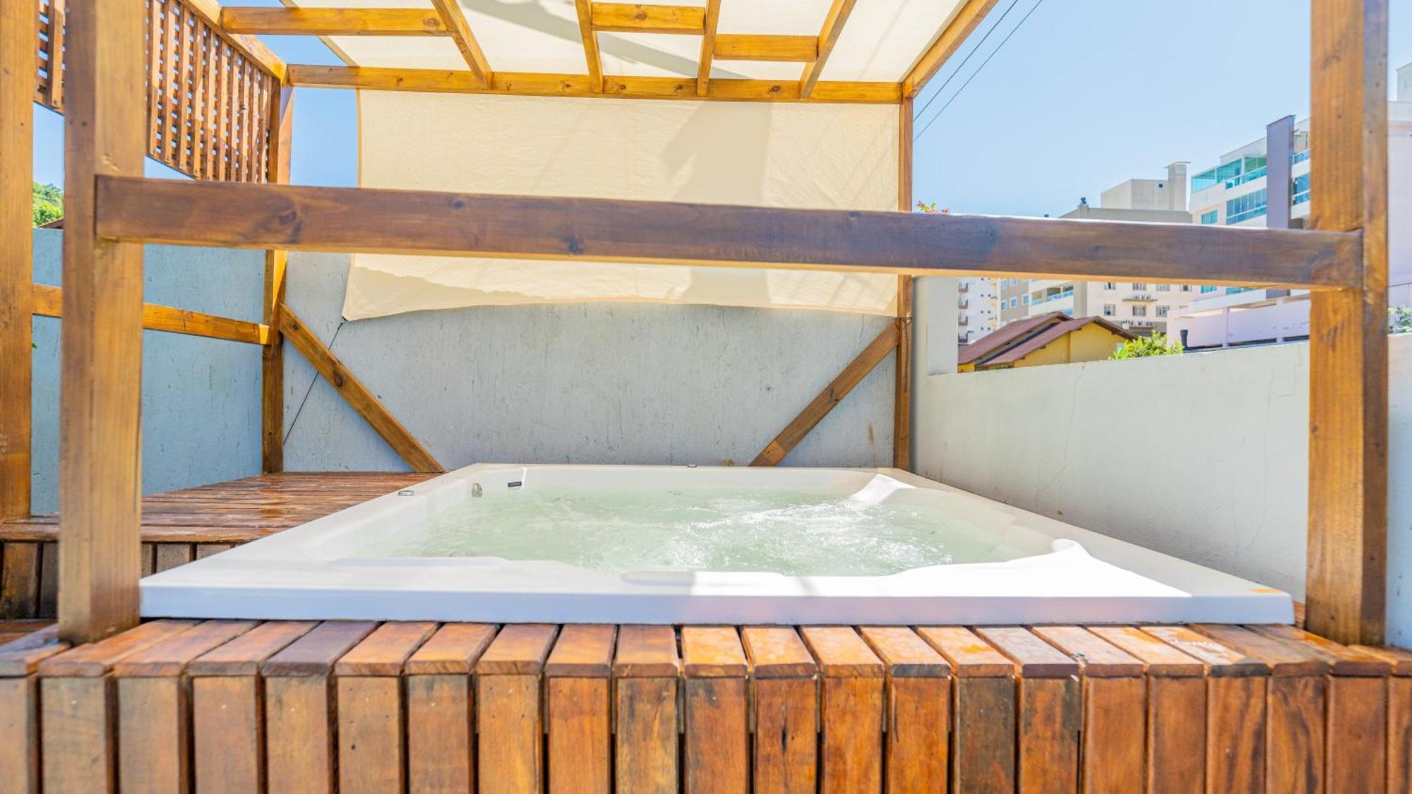 Residencial Com Piscina Possui Jacuzzi Aquecida Com Hidromassagem Villa Bombinhas Exterior photo