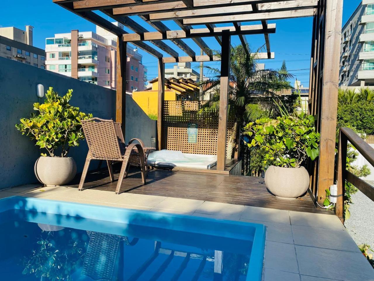 Residencial Com Piscina Possui Jacuzzi Aquecida Com Hidromassagem Villa Bombinhas Exterior photo